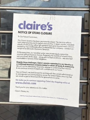the-claires-in-my-town-closed-down-and-this-is-the-note-v0-8ldsp4qo37tf1.webp