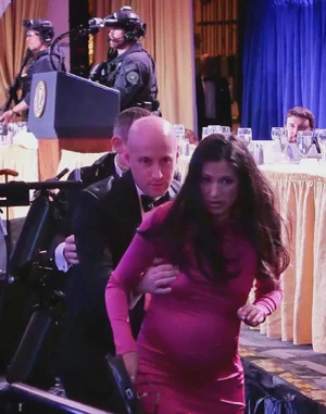 stephen-miller-using-pregnant-wife-as-human-shield-v0-hojmv7hcahxg1.webp