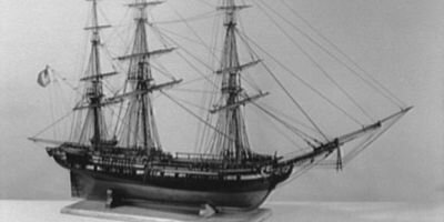 Model-Essex-whaling-ship.jpg