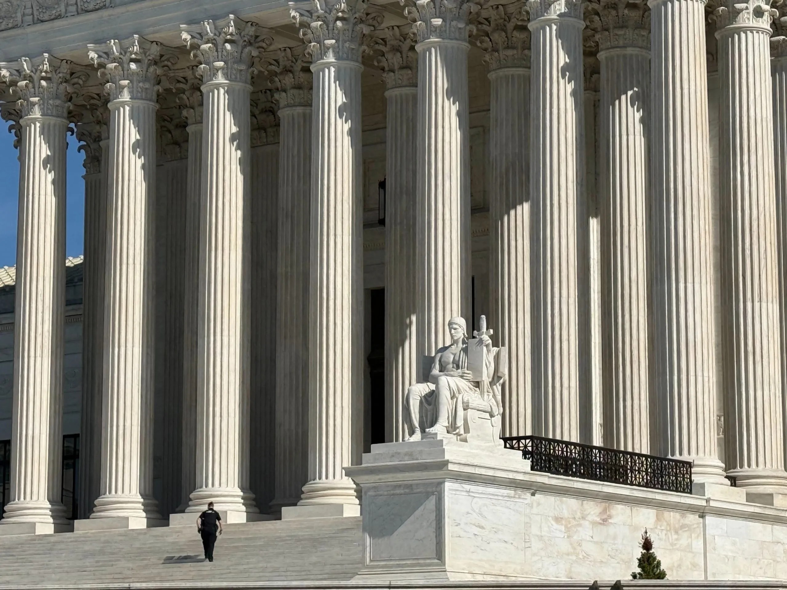 www.scotusblog.com