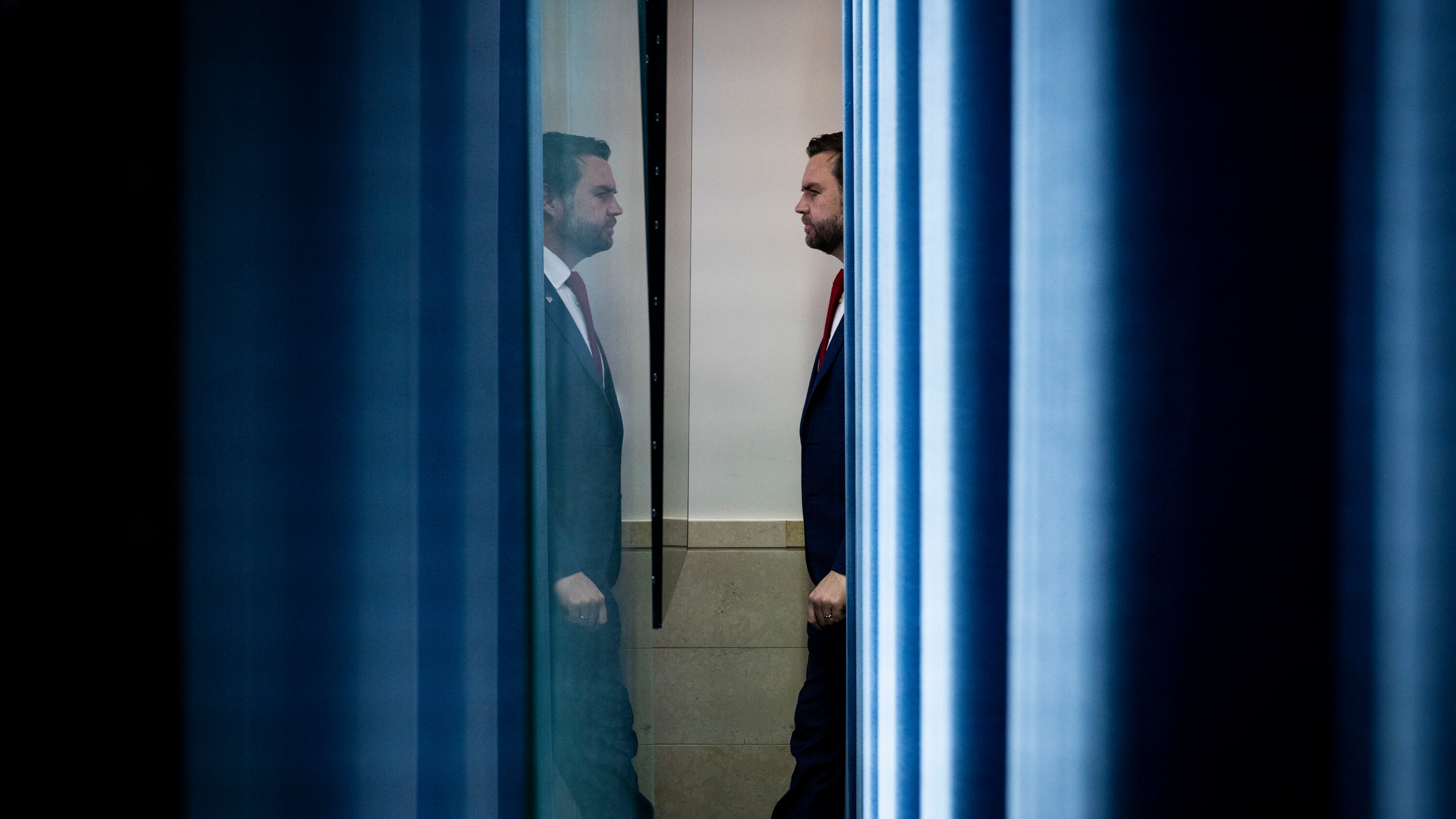 Politics - 👀 Waltz, SecDef planned Houthi bombing over Signal | Texts ...